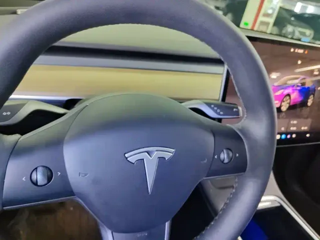 Tesla Model Y — Фото автомобиля 13