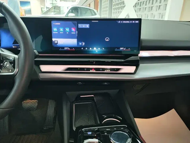 BMW i5 — Фото автомобиля 12
