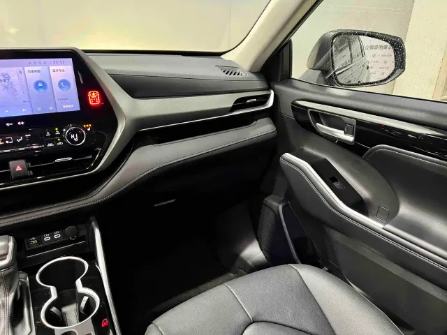 Toyota Highlander — Фото автомобиля 12