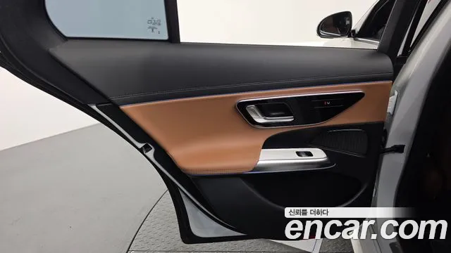 Mercedes-Benz E-Class — Фото автомобиля 18