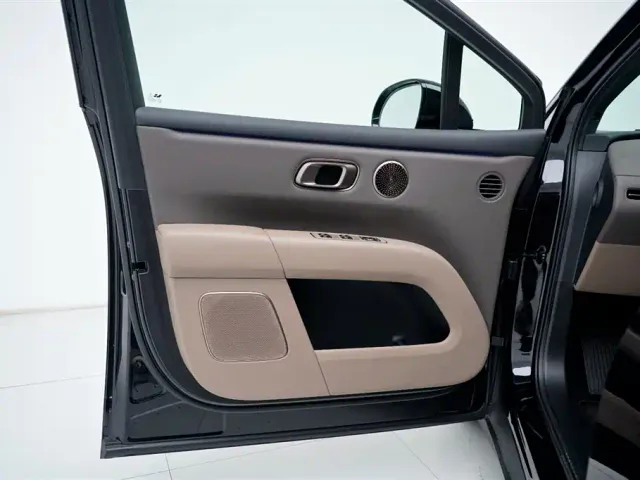 Li Auto Li Auto i6 2025 2WD Base Model — Фото автомобиля 13