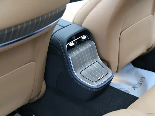 Mercedes-Benz E-Class — Фото автомобиля 20