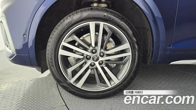 Audi Q5 45 TFSI quattro Premium — Фото автомобиля 5