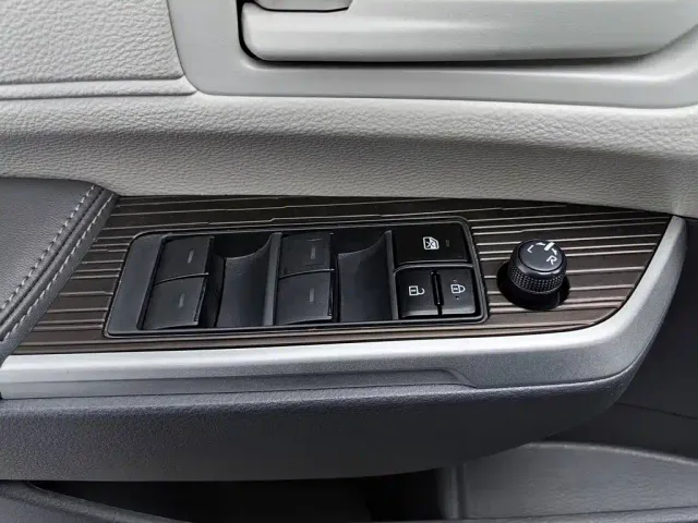 Toyota Granvia — Фото автомобиля 9