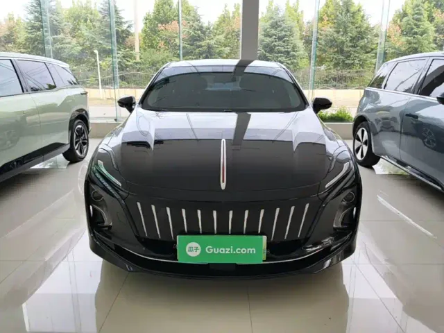 Hongqi E-QM5 — Фото автомобиля 2