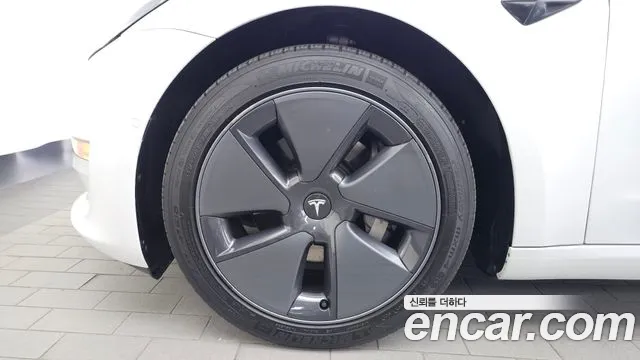Tesla Model 3 — Фото автомобиля 6