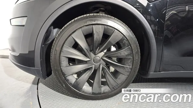 Tesla Model Y — Фото автомобиля 4