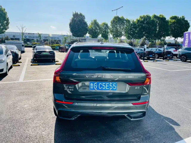 Volvo XC60 — Фото автомобиля 5
