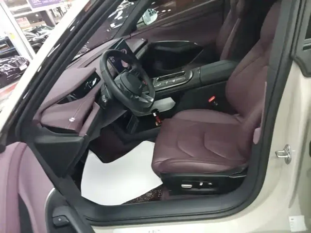Xiaomi SU7 — Фото автомобиля 14