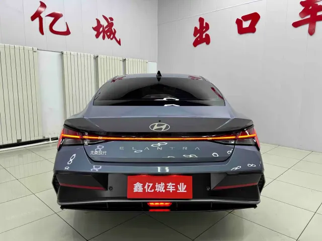 Hyundai Elantra — Фото автомобиля 5