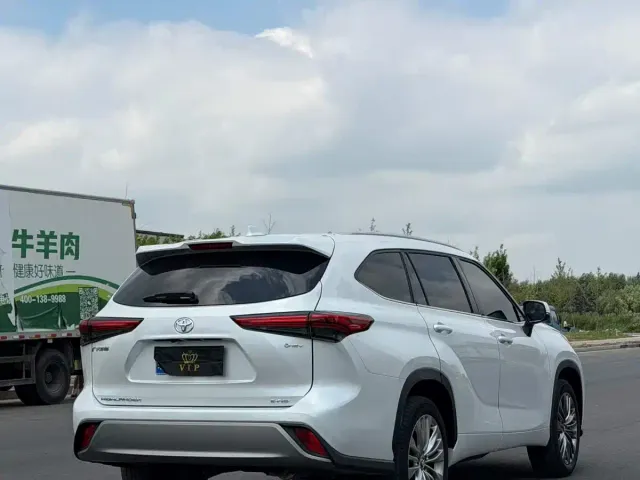 Toyota Highlander — Фото автомобиля 9