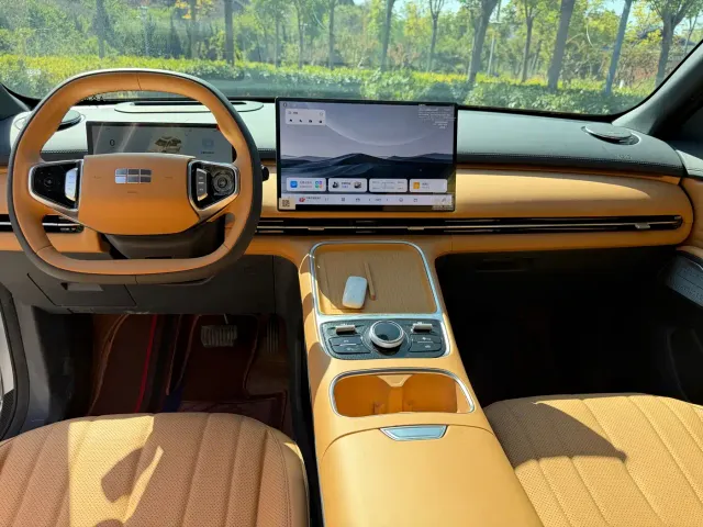 Geely Galaxy Starship 7 EM-i — Фото автомобиля 11