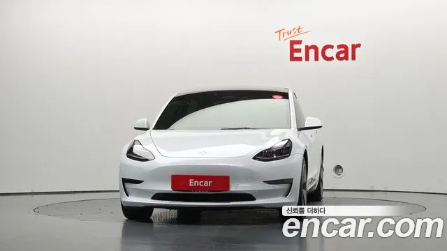 Tesla Model 3 — Фото автомобиля 3