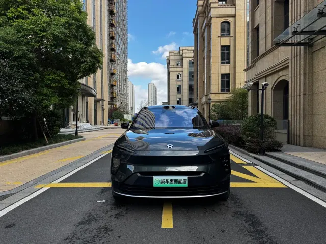 Nio ES8 — Фото автомобиля 2