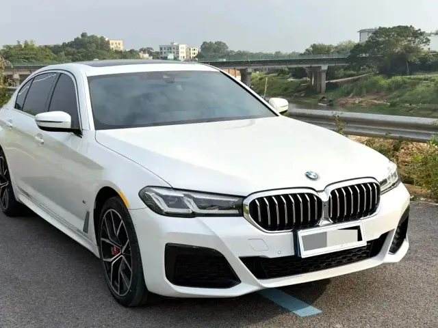 BMW 5 Series — Фото автомобиля 2