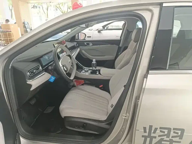 Geely Galaxy Stellar 6 — Фото автомобиля 14