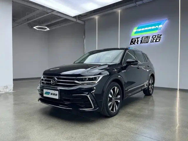 Фотография автомобиля — Volkswagen Tiguan L