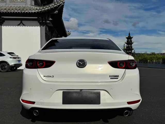Mazda Axela — Фото автомобиля 5