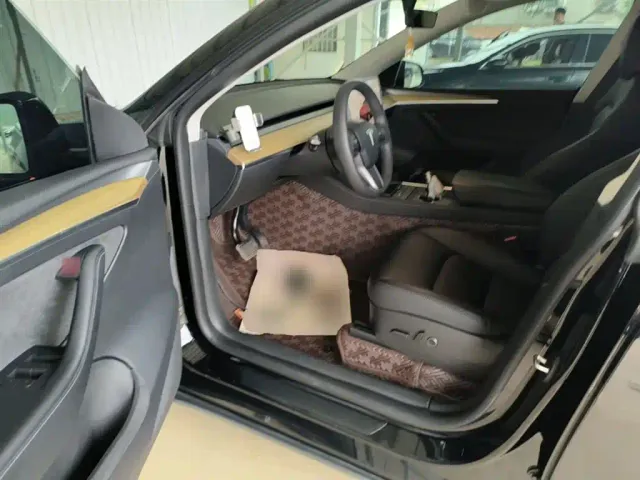 Tesla Model Y — Фото автомобиля 15