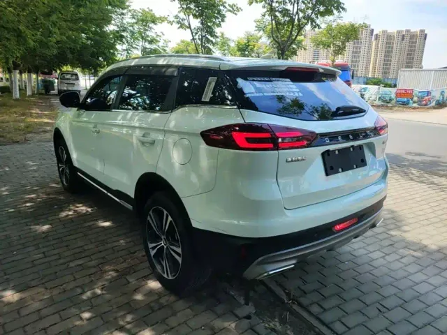 Geely Boyue — Фото автомобиля 4