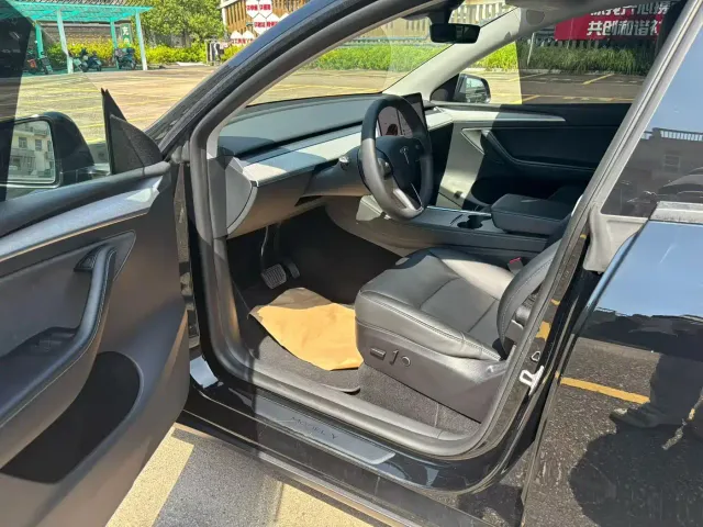Tesla Model Y — Фото автомобиля 4