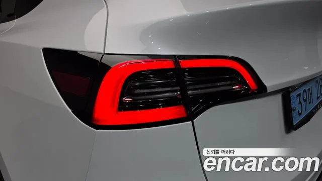 Tesla Model Y — Фото автомобиля 8
