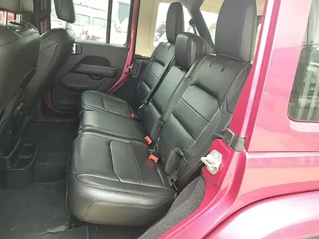 Jeep Wrangler — Фото автомобиля 16