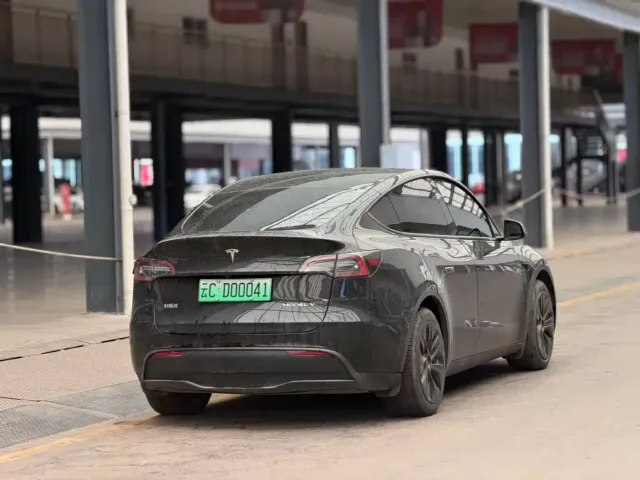 Tesla Model Y — Фото автомобиля 7