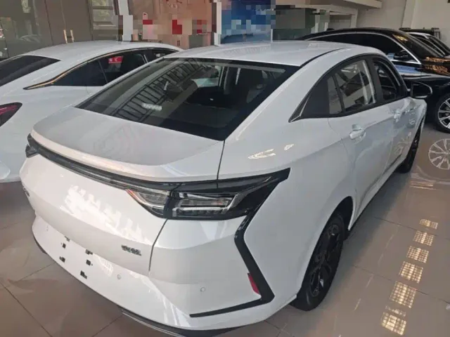 Dongfeng Yixuan — Фото автомобиля 6