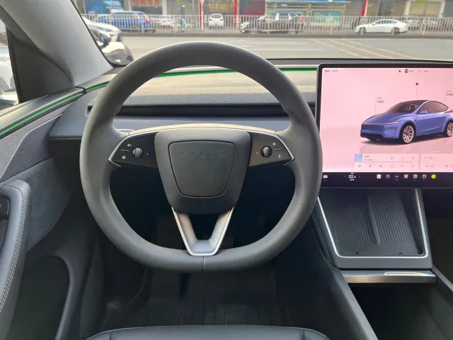 Tesla Model Y — Фото автомобиля 25