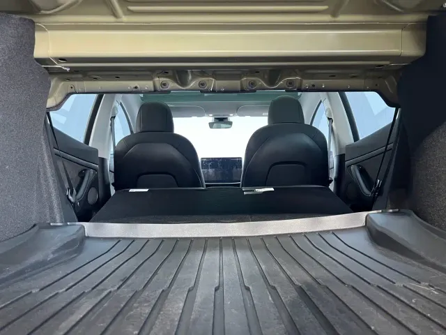 Tesla Model 3 — Фото автомобиля 21