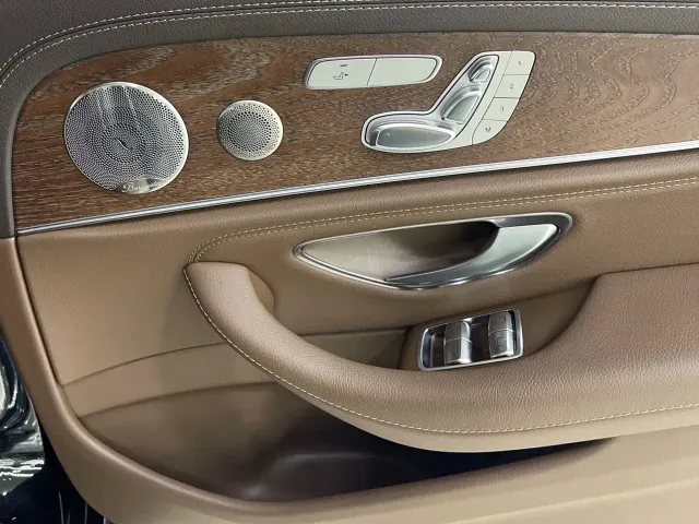 Mercedes-Benz E-Class — Фото автомобиля 11