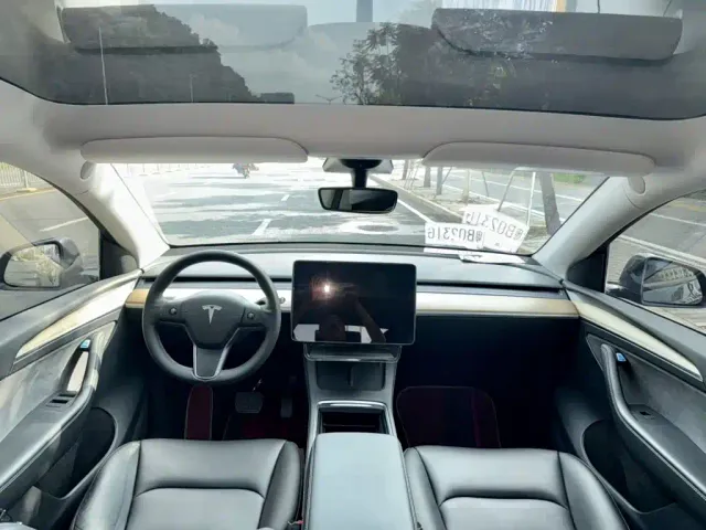 Tesla Model Y — Фото автомобиля 5