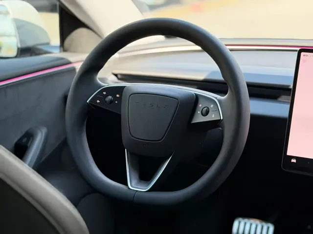 Tesla Model 3 — Фото автомобиля 6