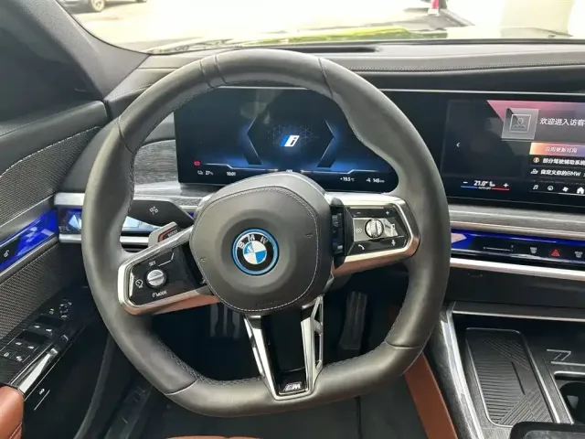 BMW BMW i7 2023 eDrive50L Premium M Sport Package — Фото автомобиля 10