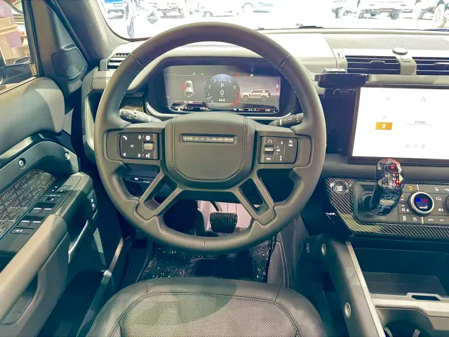 Land Rover Defender — Фото автомобиля 8