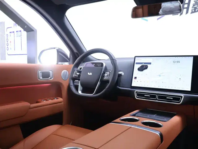 Li Auto L8 — Фото автомобиля 14