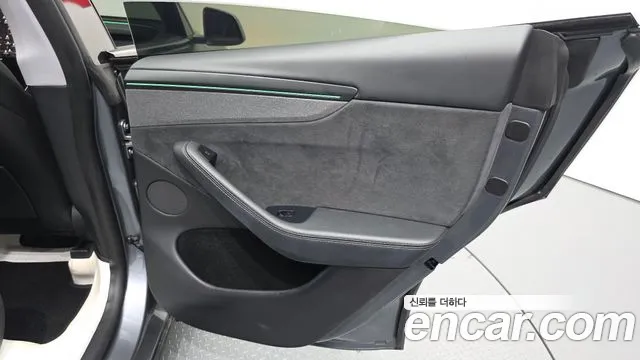 Tesla Model Y — Фото автомобиля 23