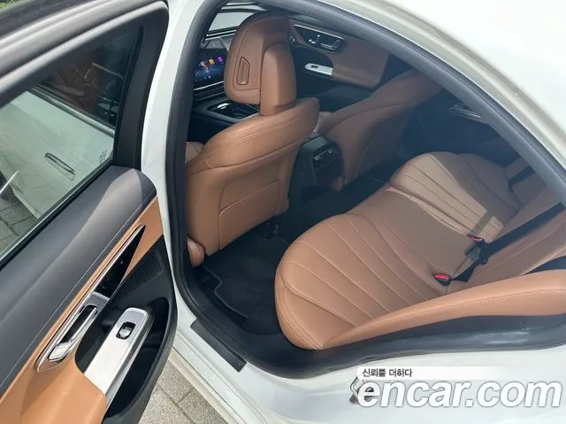 Mercedes-Benz E-Class — Фото автомобиля 27
