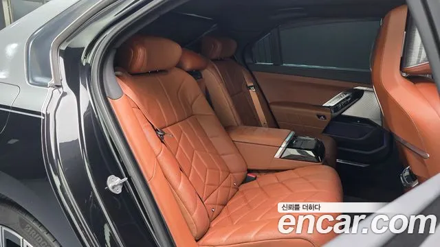 BMW 7 Series G70 — Фото автомобиля 12