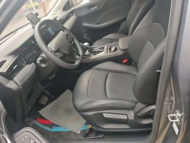 Roewe i5 — Фото автомобиля 14