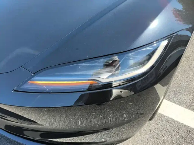 Tesla Model 3 — Фото автомобиля 23