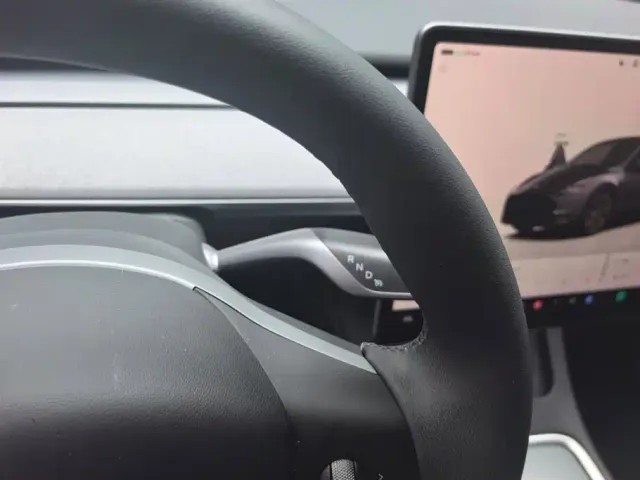 Tesla Model Y — Фото автомобиля 16