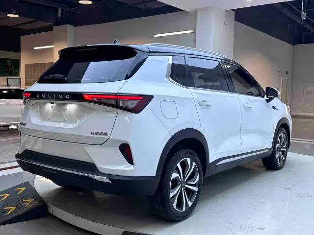 Wuling Asta — Фото автомобиля 6