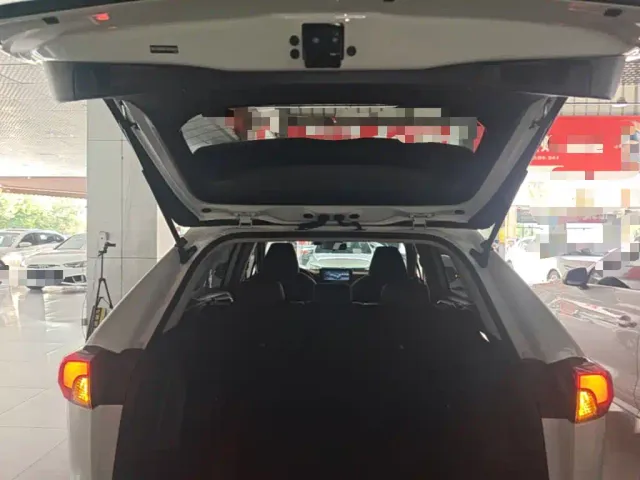 Toyota RAV4 — Фото автомобиля 18