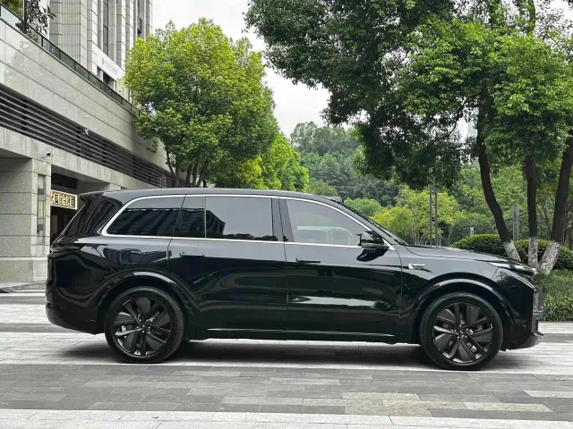 Li Auto L9 — Фото автомобиля 5