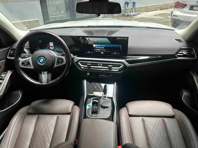BMW i3 — Фото автомобиля 12