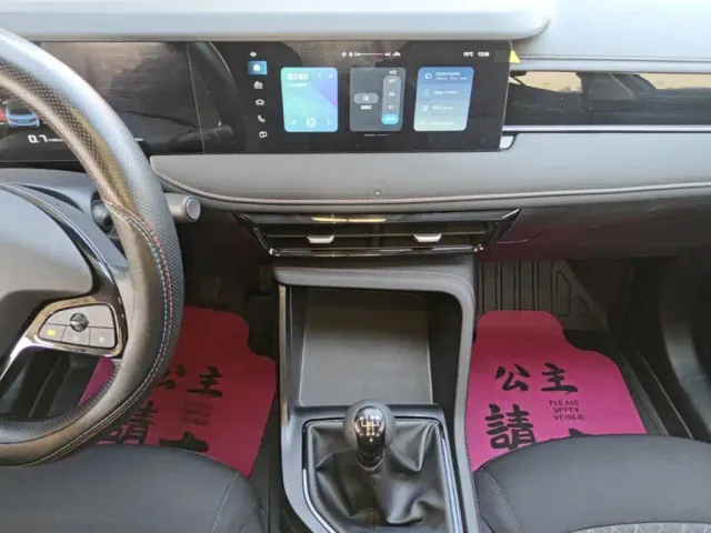Roewe i5 — Фото автомобиля 12