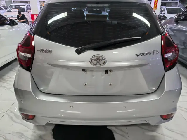 Toyota Vios FS — Фото автомобиля 5