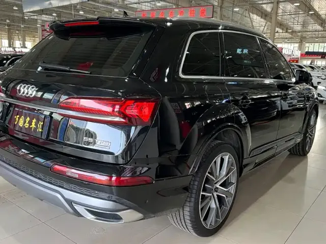 Audi Q7 — Фото автомобиля 5